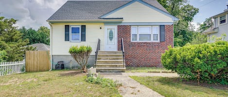 Middletown Township Vacation Rental | 3BR | 2BA | Stairs Required | 1,358 Sq Ft