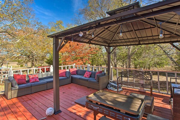 Van Alstyne Vacation Rental | 2BR | 1BA | Step-Free Access | 1,345 Sq Ft