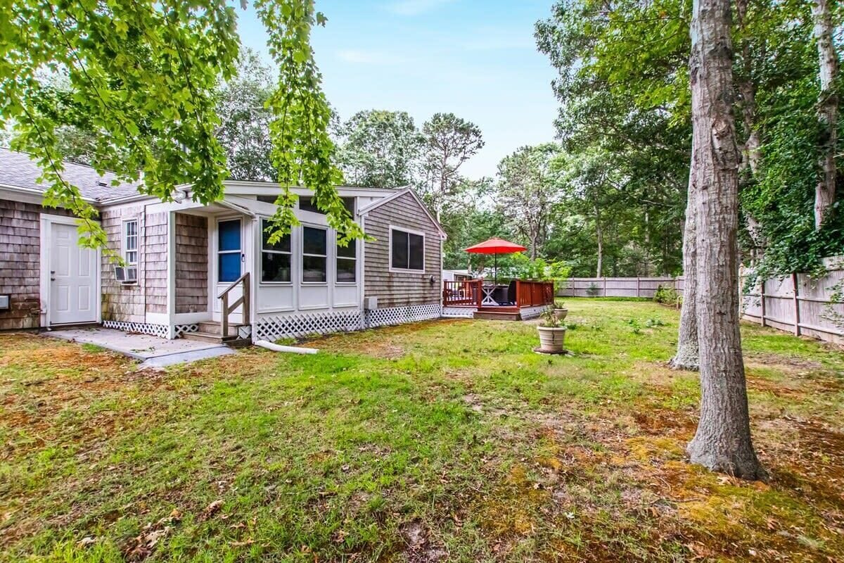 Sunroom Central A/C Large Fenced Yard!