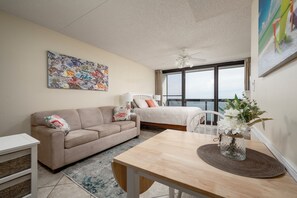Living and Sleeping Area 