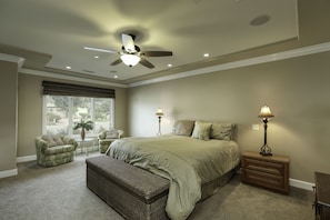 San Castle Master Suite - Awaken revitalized from the salty Morro Bay breeze.