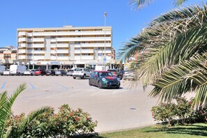 Entrance / Reception