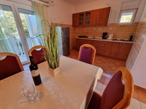 Kitchen area. kitchen with dining area