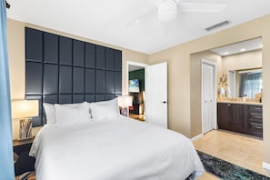 Queen Master Bedroom w/private on-suite bathroom, walk-in closet & roll away bed