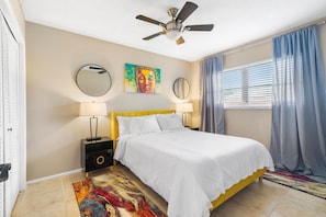 Queen size bedroom 3