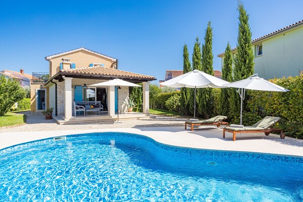 Swimming pool