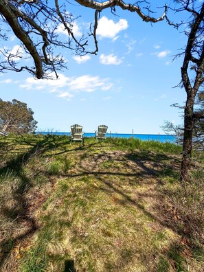 Seating for 2 to enjoy the views!