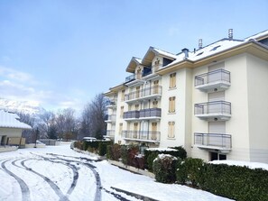 Wohngebiet, Zuhause, Nachbarschaft, Wohnung, Haus, Dach, Menschliche Siedlung, Vorort, Winter, Eigentumswohnung