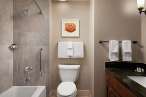 Guest bathroom with Tub/Shower