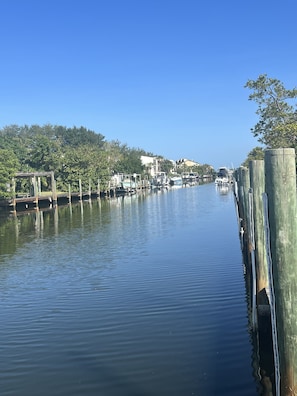 minutes by boat to the Gulf. Kayak to the bay. Or just fish from the dock