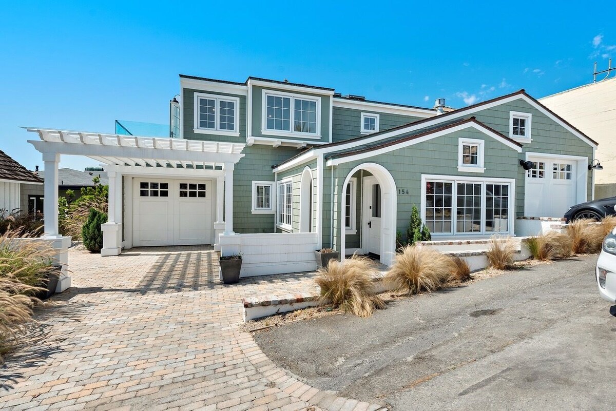 Almost Oceanfront home in woods cove