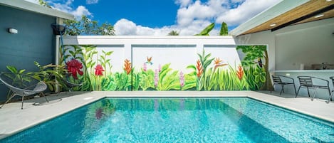 Gorgeous pool and outdoor kitchen. Perfect for socializing and spending time with friends and family. Non-slip tiles make it safer for exuberant young children!

This area is shared between both units