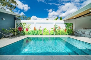 Gorgeous pool and outdoor kitchen. Perfect for socializing and spending time with friends and family. Non-slip tiles make it safer for exuberant young children!
This area is shared between both units