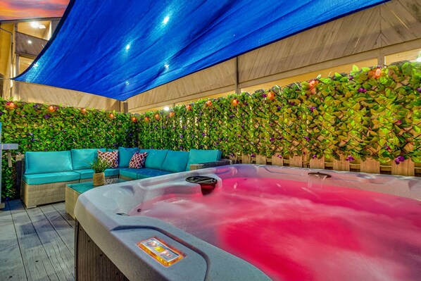 Indoor spa tub