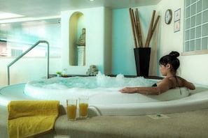 Hot Tub - Indoor pool area