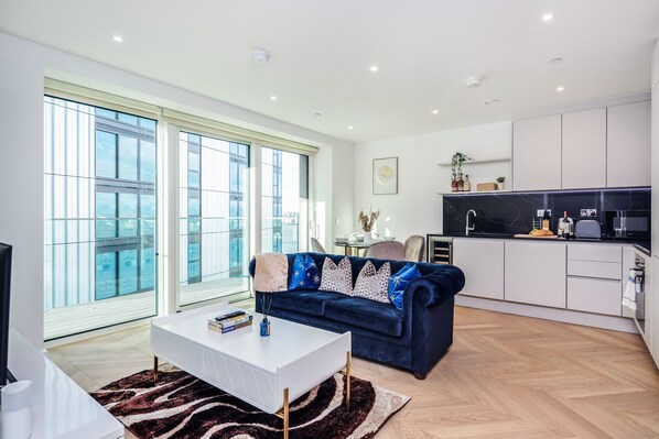 Lovely bright and airy living room
