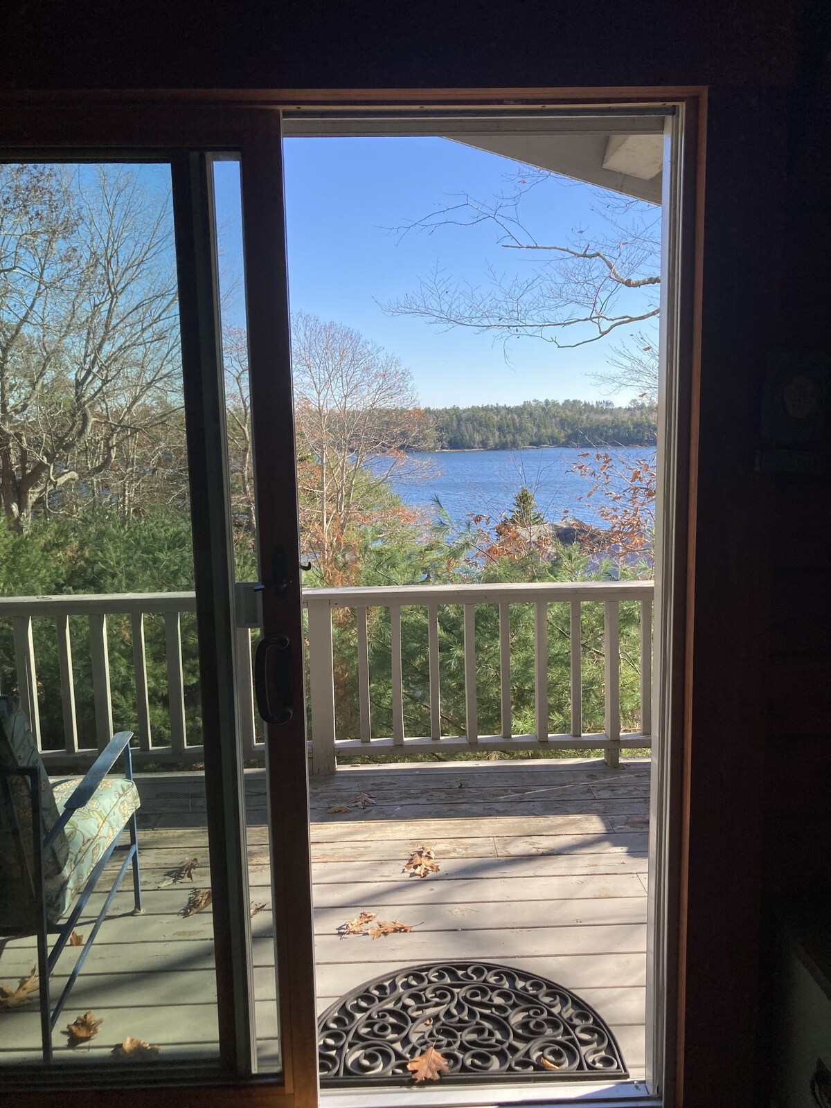 “Old Town Cabin” Super cozy, 2 BR, ocean views, quiet location!