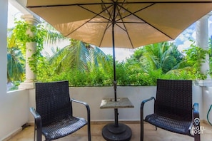 Private terrace w/umbrella shading