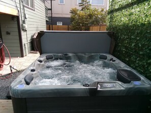 Brand new 5-6 person hot tub