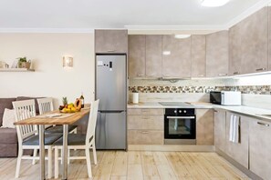 Fully-equipped Kitchen with Fridge, Oven, Stove, Dishwasher, Coffee Machine