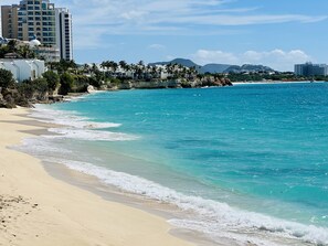 Cette plage est à 3 minutes de marche du condo !