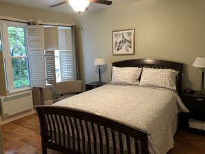 Bedroom 3, Queen bed