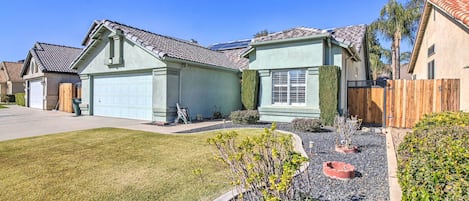 Bakersfield Vacation Rental | 3BR | 2BA | 1,715 Sq Ft | Step-Free Access