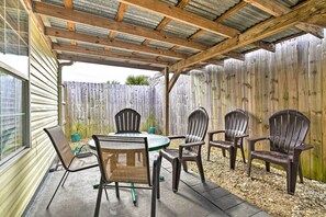 Covered Patio | Fenced Gravel Yard | Pet Friendly