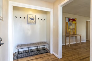 Entry bench and ski storage and boot tray for guests that request them. 