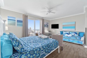 Queen bed with ocean view