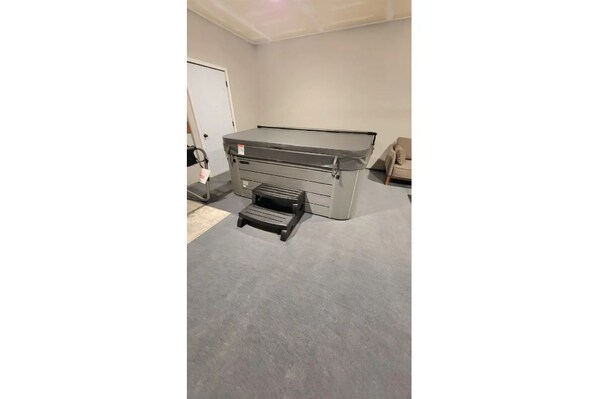Game room.table,sectional,TV, hot tub, pool table/table tennis, darts, bsktball
