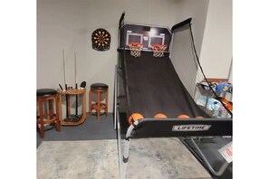 Game room.table,sectional,TV, hot tub, pool table/table tennis, darts, bsktball