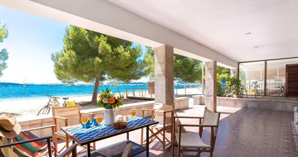Terrace with sea views and direct beach access