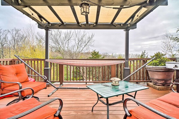 Sevierville Vacation Rental | 3BR | 2BA | Stairs Required | 1,300 Sq Ft