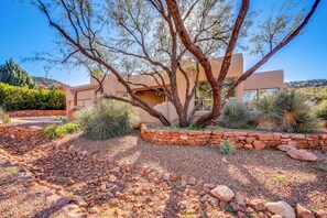 Home Exterior | Manicured Grounds | Red Rock Mountain VIew