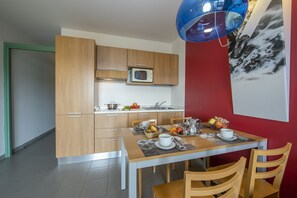 dining area overlooking the corridor