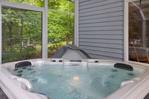 Indoor spa tub
