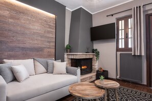 Sitting Area / Fireplace