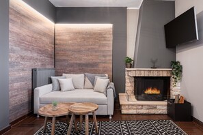 Sitting Area / Fireplace