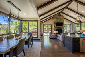 Bright and open concept kitchen, dining and living areas