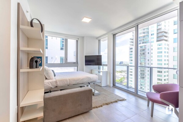 Space-saving and minimalistically chic w/fabulous views!