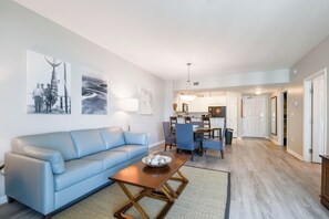The Palms of Destin 1909 - Living Area