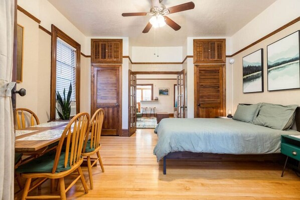 Minimalist bedroom
