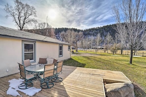 Private Deck | Hot Tub | Fire Pit | Mountain Views | Private Park Nearby