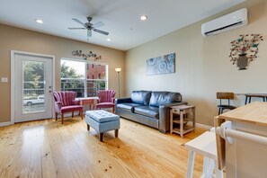 Living Room | Queen Sleeper Sofa | Free WiFi