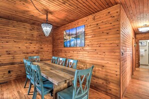 Dining Area | Dishware & Flatware Provided