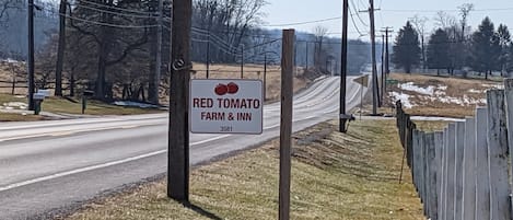 Welcome to Red Tomato Farm & Inn