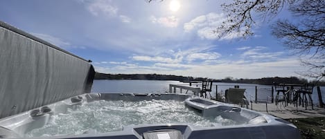 New hot tub overlooking the lake!