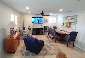 Front living room adjoining kitchen/bfast nook 
