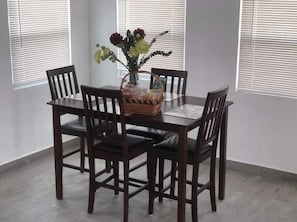 "Table","Furniture","Tabletop","Dining Table","Dining Room"